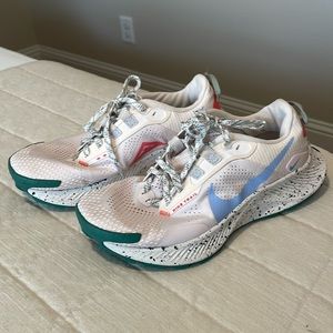 Nike Women’s Pegasus Trail Running Shoes, Size 7.5